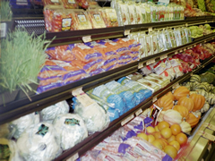 Photo shows fresh produce on store shelves.