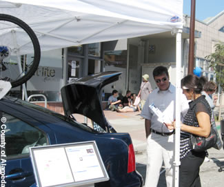 Photo of a Green Team member talking with a citizen at the Solano Stroll.